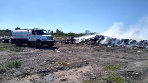 Provocan nuevo incendio en basurero clandestino