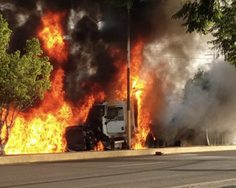 5 muertos tras choque de tráiler que se quedó sin frenos