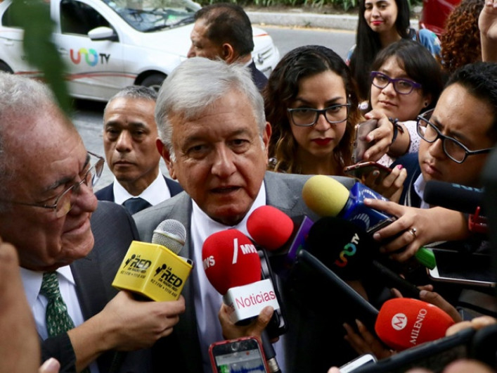 AMLO se reúne con empresarios para hablar del NAIM
