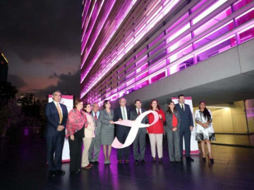 Senado se “pinta” de rosa por prevención del Cáncer de mama