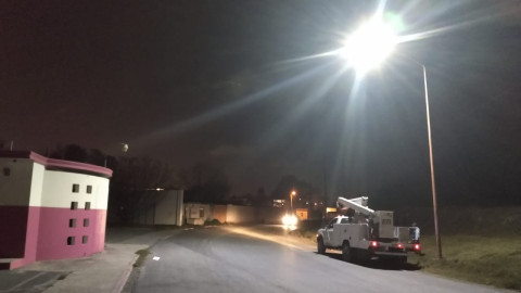 Rehabilita Gobierno Municipal alumbrado público de calles y colonias