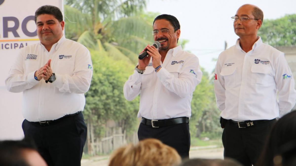 Entrega el alcalde de Madero sillas de ruedas