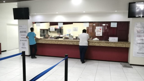 Ante tanda demanda en el hospital general, trabajadores del municipio optan por atención particular