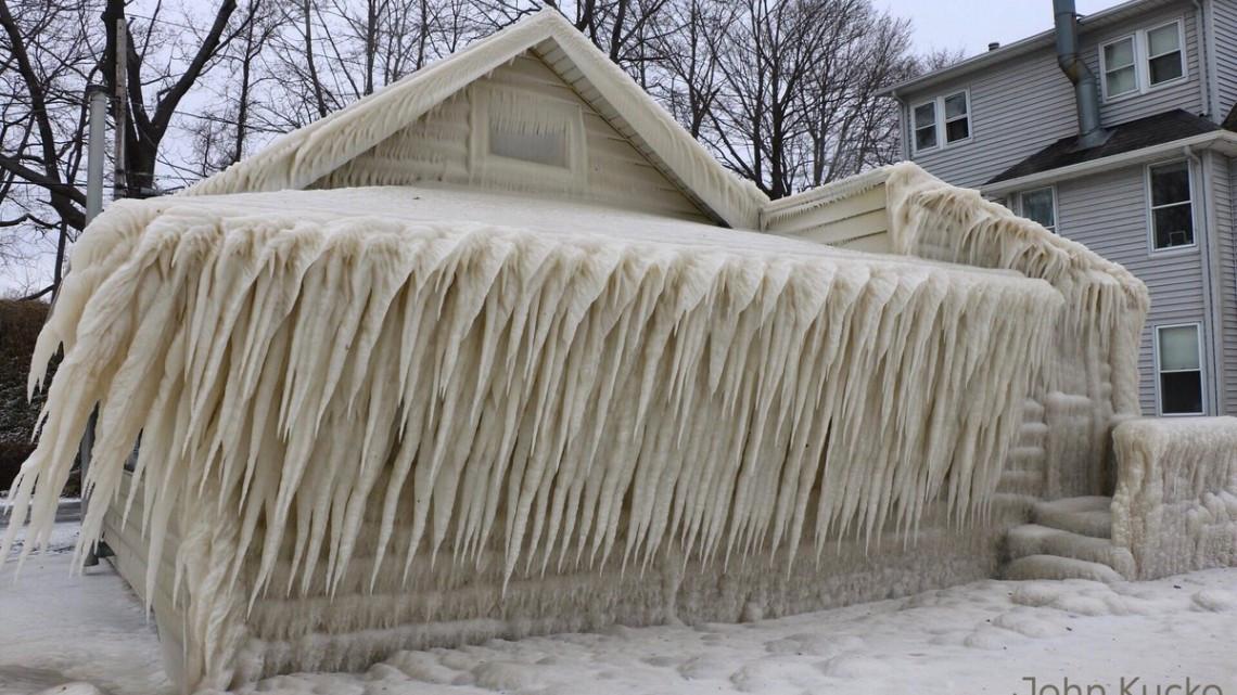 Casa queda totalmente congelada en Nueva York