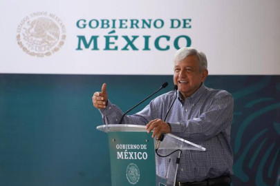 Bromea AMLO sobre renuncia de Carlos Lomelí como delegado federal