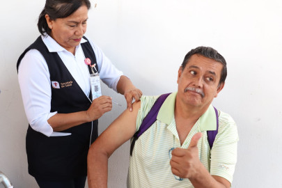 Invita SST a aplicar vacunas de influenza, COVID-19 y VPH
