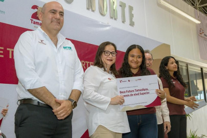 Inicia Gobierno del Estado entrega de becas 