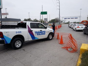 Exhorta Tránsito y Vialidad respetar señalizaciones en acceso a puente internacional