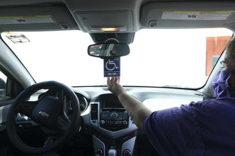 Invita Sistema DIF a tramitar tarjetón para personas con discapacidad 