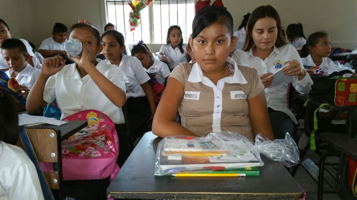 Gracias a Colecta entrega DIF útiles y mochilas