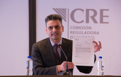 Guillermo Alcocer no renunciará a la CRE
