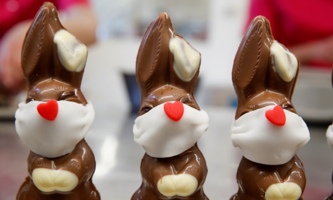 En medio de restricciones, el mundo celebra la Pascua 