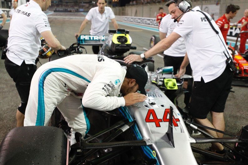  Lewis Hamilton consigue la 'pole' en Abu Dhabi