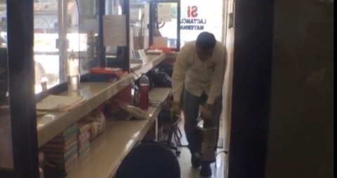 Fumigan entre pacientes y enfermos el hospital civil de Madero