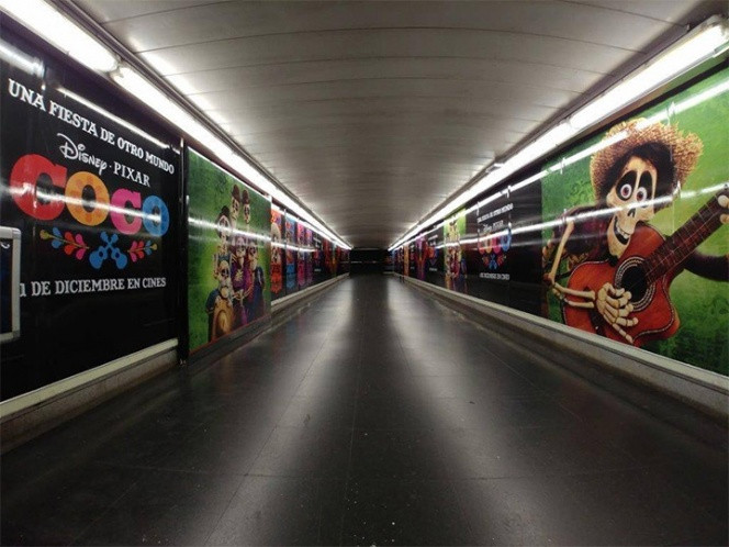 El metro de Madrid es tapizado con imágenes de “Coco”