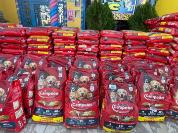 Entregan 3 toneladas de croquetas a FRYAM