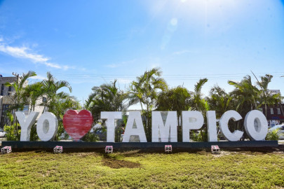 Instalan Estructuras Monumentales con la Leyenda “Yo Amo a Tampico”
