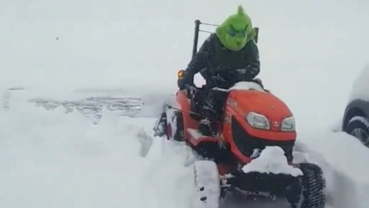 El Grinch de Carolina del Norte que limpia nieve