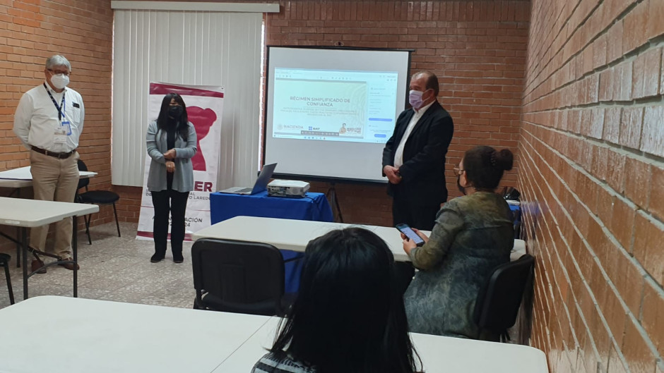 Continúa capacitación empresarial para mujeres 