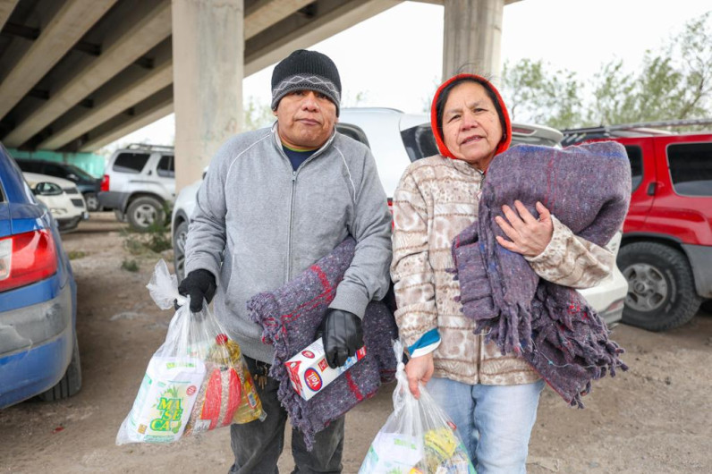 Apoyó Alcalde Carlos Peña Ortiz a familias de la Industrial con despensas y cobijas