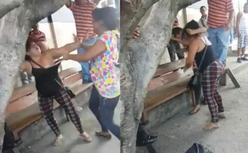 Se agarran a golpes por el amor de un taxista