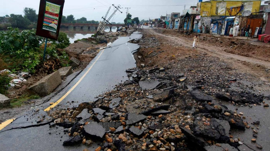 37 muertos suma sismo de 5.6 en Pakistán
