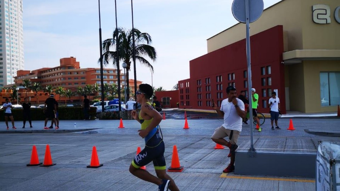 Triatletas tamaulipecos destacan en evento nacional 