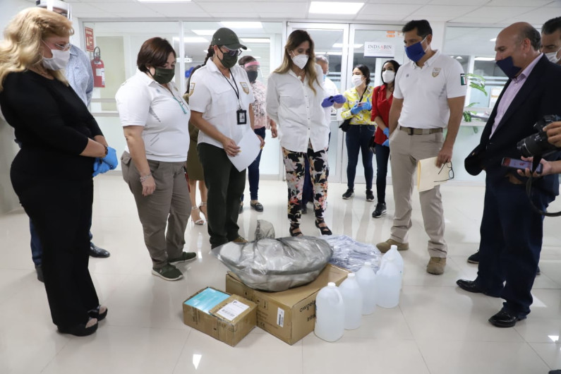 Entrega Alcaldesa material sanitario en INM