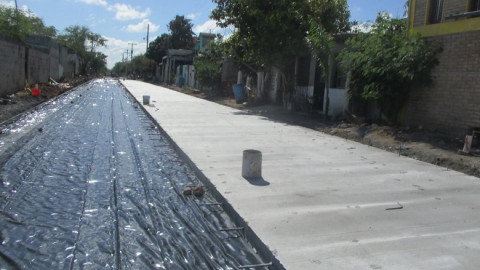 Realizan trabajos de pavimentación hidráulica