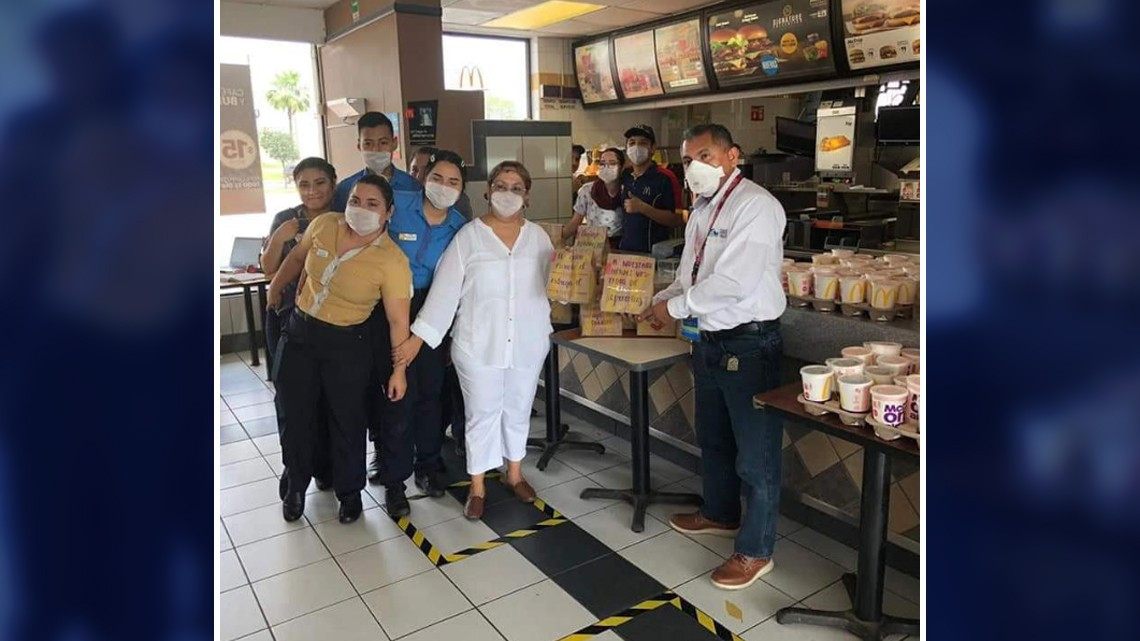McDonald’s regala hamburguesas a personal médico