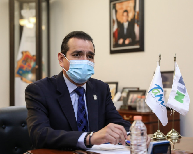 Toma Enrique Rivas protesta a comité de premios ANAC 