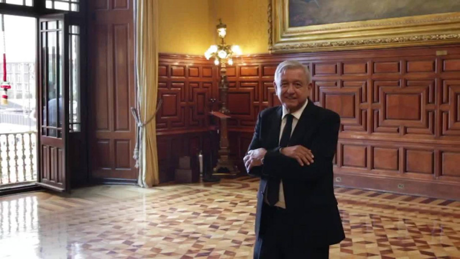 Arriba AMLO a Palacio Nacional para dar el Grito