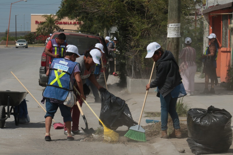 Refuerza Gobierno con Unidos por Tamaulipas limpieza de vialidades en 13 municipios