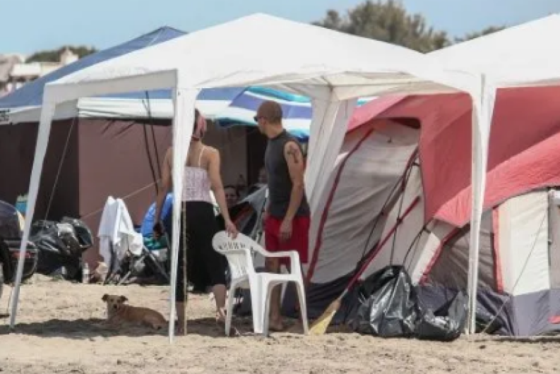 Detienen a grupo que acampaba en playas de Sinaloa