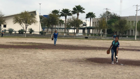 Bicampeonas regionales de sóftbol buscan triunfo nacional