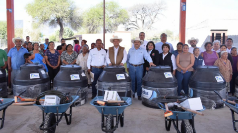 Reciben familias del Altiplano paquetes de Huertos de Traspatio