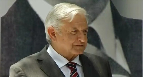 Propone AMLO nuevo director del Infonavit