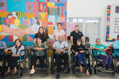 Gobierno de Carlos Peña Ortiz apoya con entrega de 15 sillas de ruedas