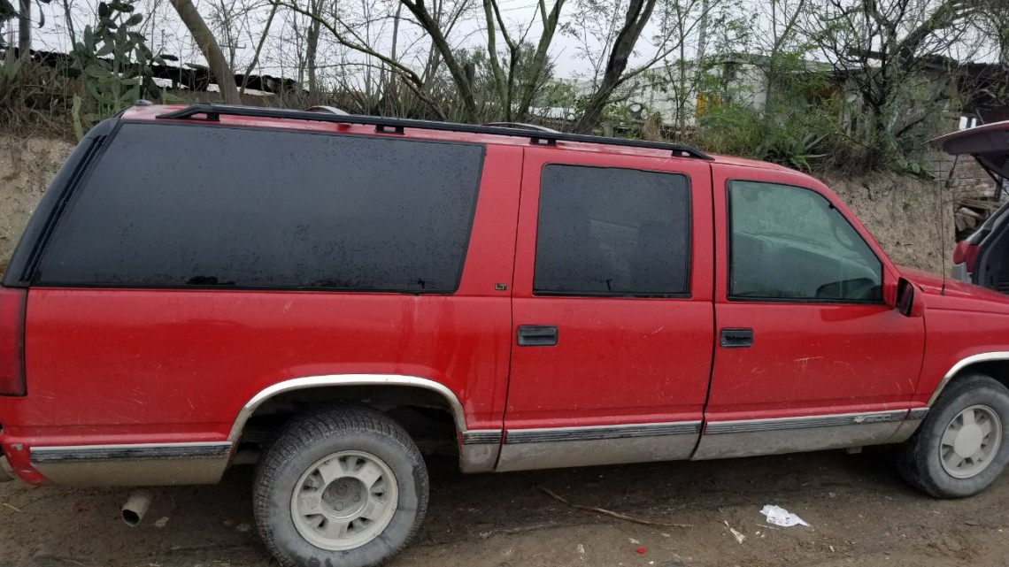 Aseguran camionetas y detienen a presuntos integrantes de grupo delincuente