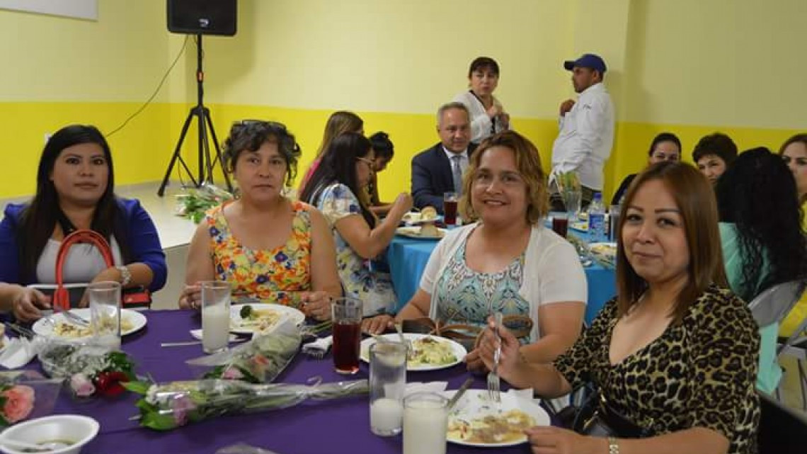 Festejan "Día de la madres" para las mujeres del sindicato de limpieza