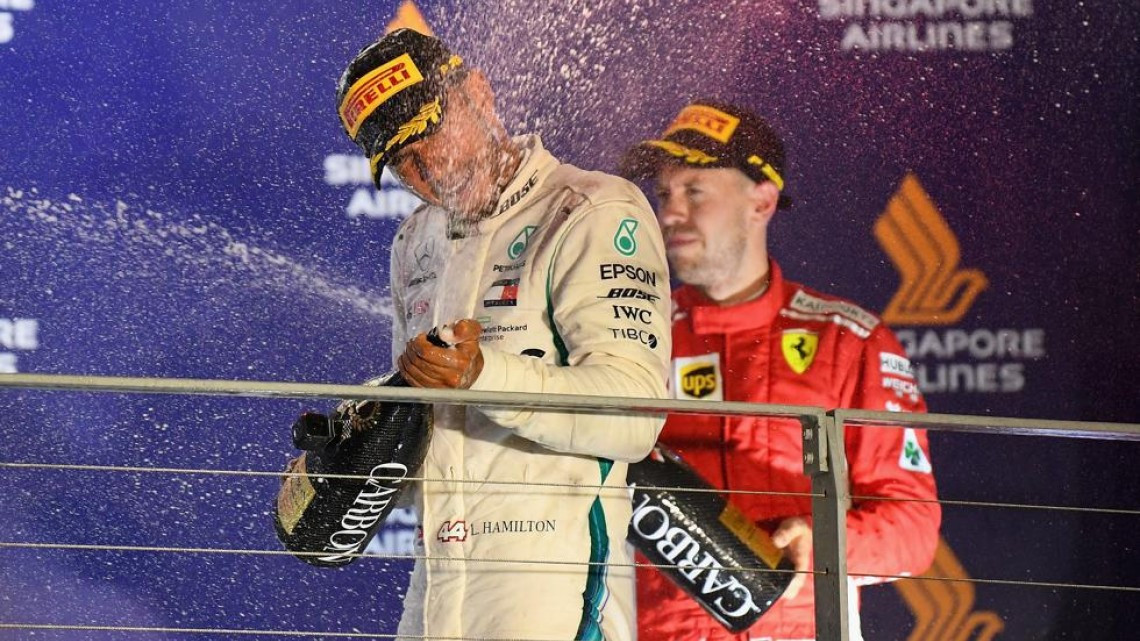 Lewis Hamilton conquista el GP de Singapur, Checo Pérez termina en la posición dieciséis 