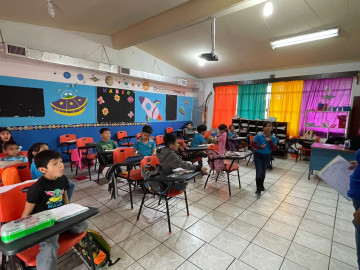 Escuelas fomentan la lectura en Día del Libro