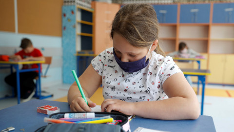 Detectan casos positivos en estudiantes de Miami tras regreso a clases presenciales 