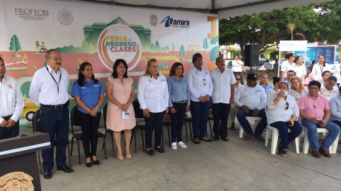 Se lleva acabo primera feria de regreso a clases