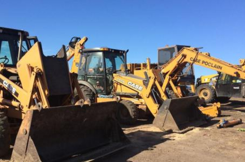 Denuncian constructores robo de maquinaria