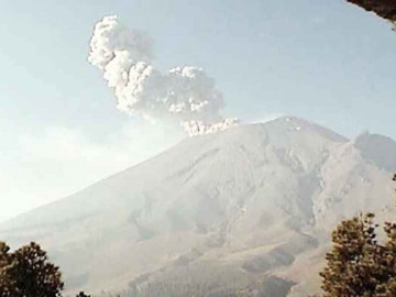Popocatépetl con actividad en medio de contingencia