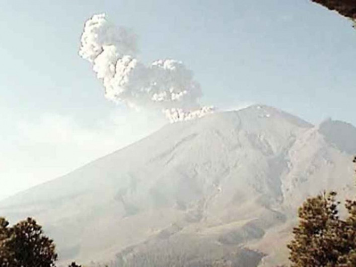 Popocatépetl con actividad en medio de contingencia