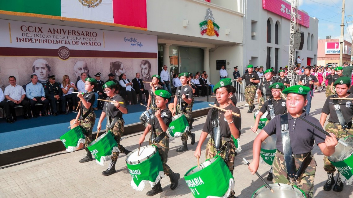 Presidió Maki Ortiz Domínguez Desfile Conmemorativo de la Independencia de México