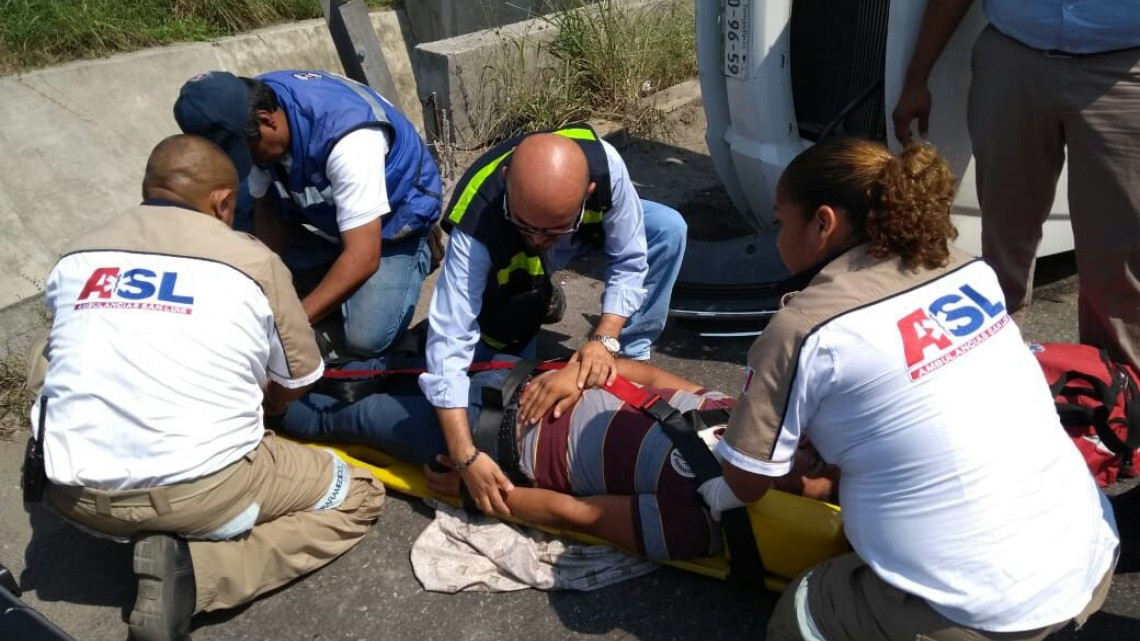 Se registra otra volcadura en la avenida de la industria