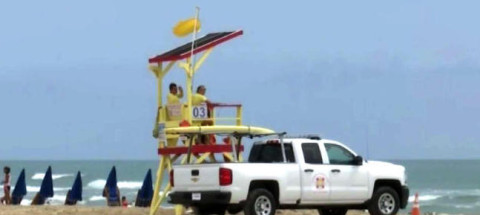 Fallece hombre tras ser encontrado inconsciente en la playa